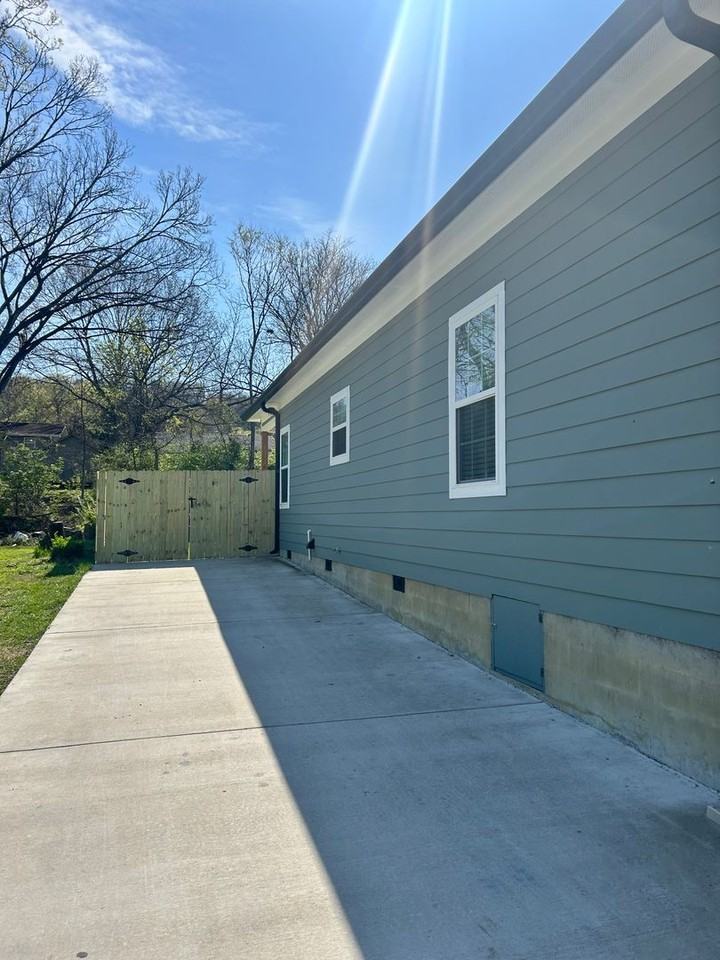 4106 12th Ave - Photo 4 of 20