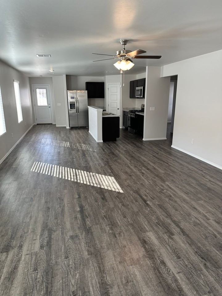 10304 Nw 18th St - Photo 4 of 18