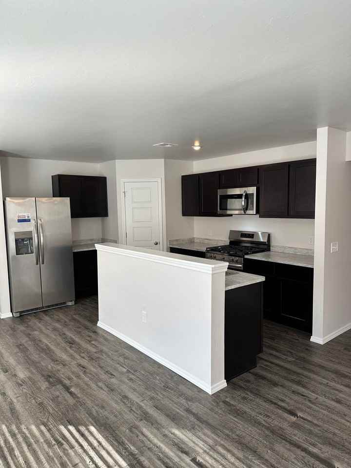 10304 Nw 18th St - Photo 5 of 18