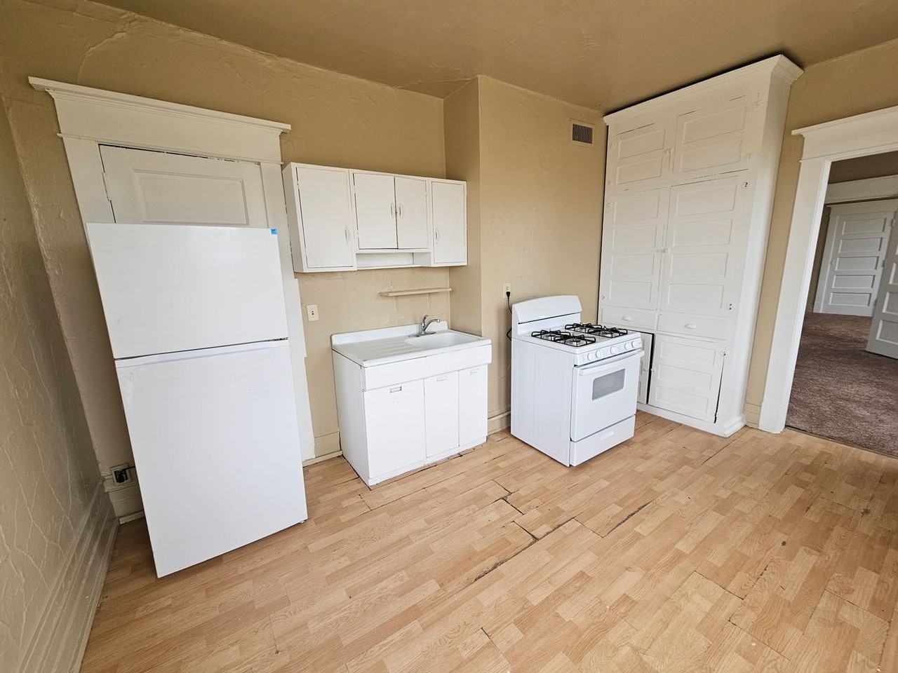 501-503 W 4th St - Photo 2 of 7