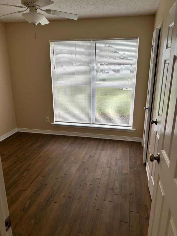 14817 Chase Ct - Photo 3 of 14