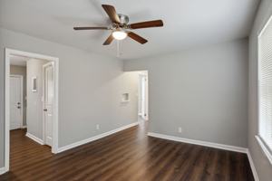 featured image of 1121 East Park Avenue Lane