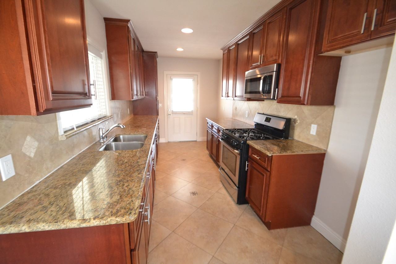 1040 Ilena St - Photo 3 of 13