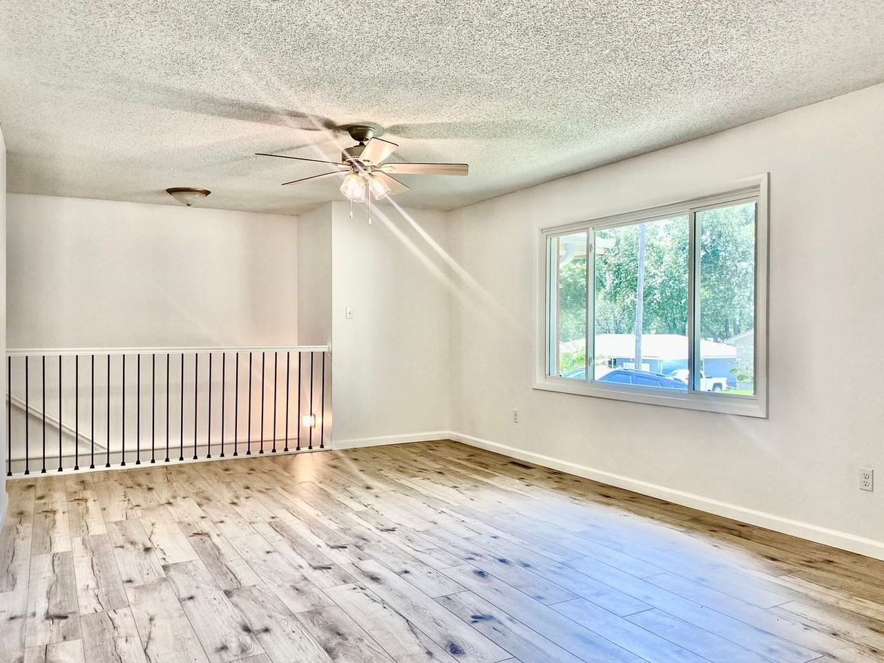 138 Riverview Dr - Photo 2 of 24