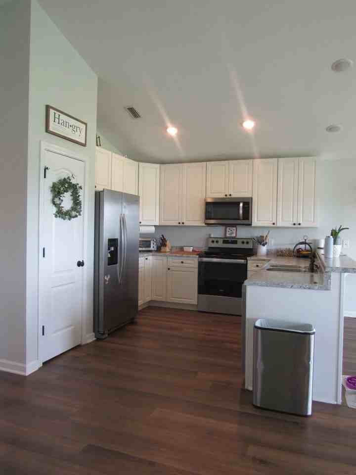 375 Abigail Ct - Photo 2 of 11