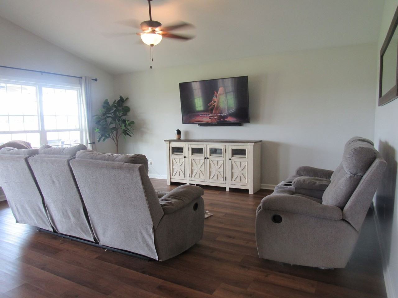 375 Abigail Ct - Photo 3 of 11