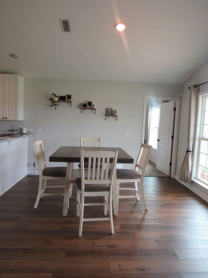 375 Abigail Ct - Photo 4 of 11