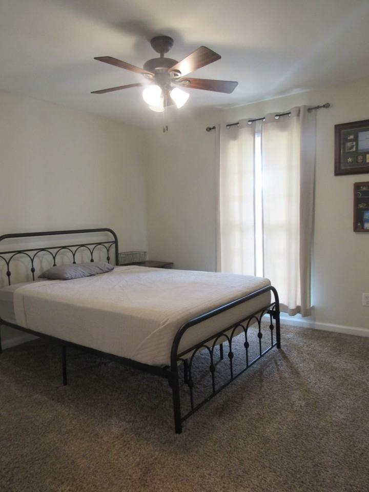 375 Abigail Ct - Photo 5 of 11