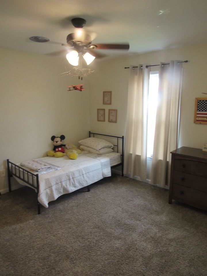 375 Abigail Ct - Photo 6 of 11