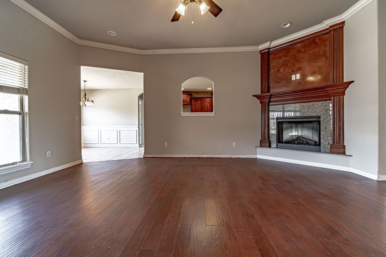1161 Coventry Ln - Photo 4 of 20