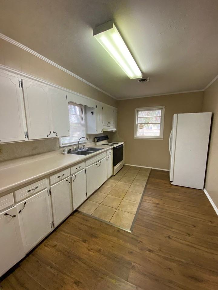 1113 Peachtree St - Photo 3 of 10