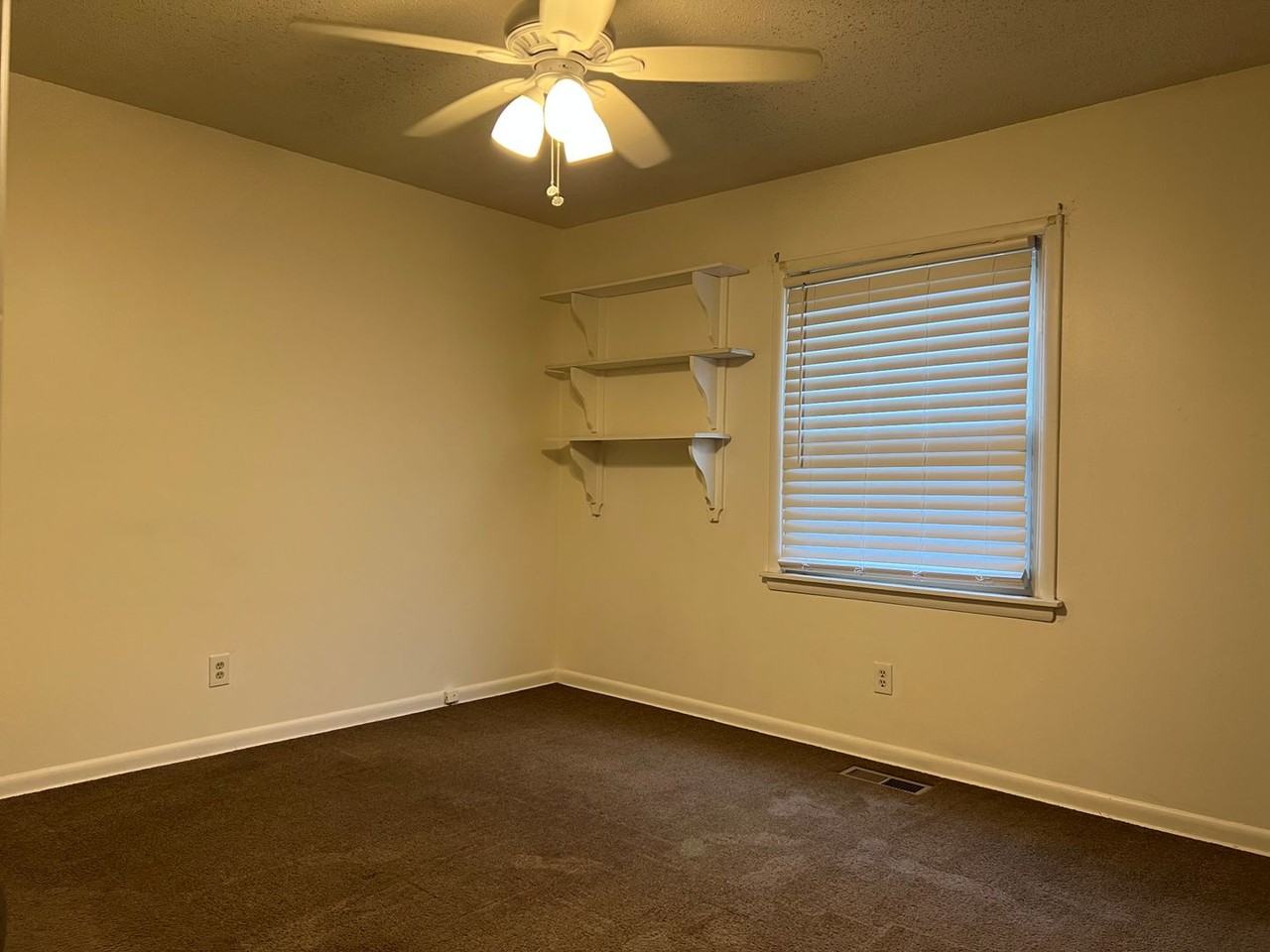 5423 B St - Photo 7 of 15