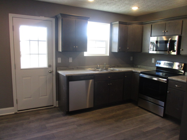 1420 Commerce - Photo 3 of 6