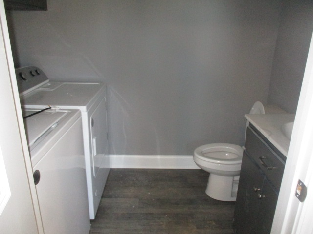 1420 Commerce - Photo 4 of 6