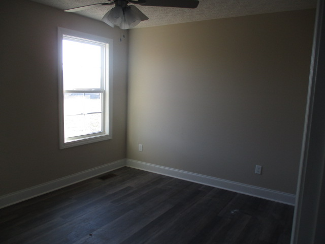 1420 Commerce - Photo 5 of 6