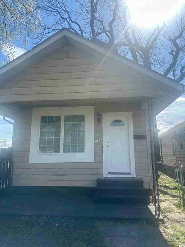 2338 E 24th St - Photo 2 of 11