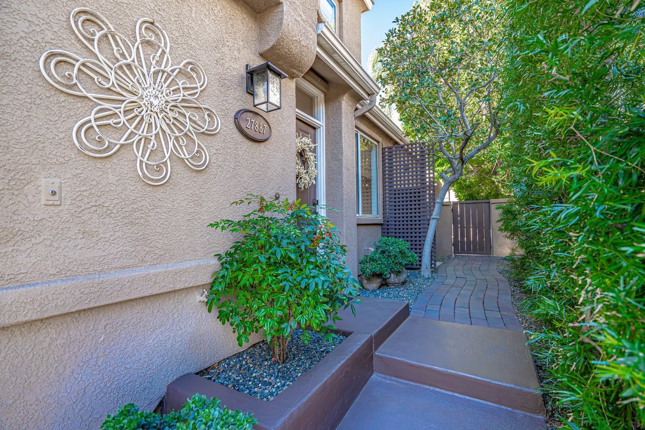 27887 Skycrest Circle Drive - Photo 2 of 44