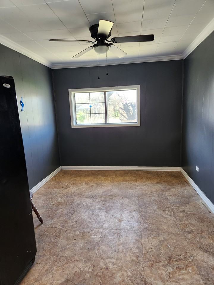 823 Burke Ave #NA - Photo 2 of 9