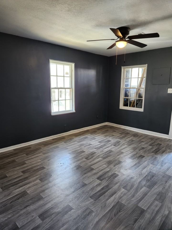 823 Burke Ave #NA - Photo 4 of 9