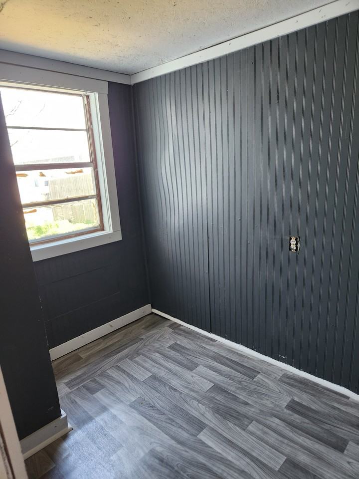 823 Burke Ave #NA - Photo 5 of 9