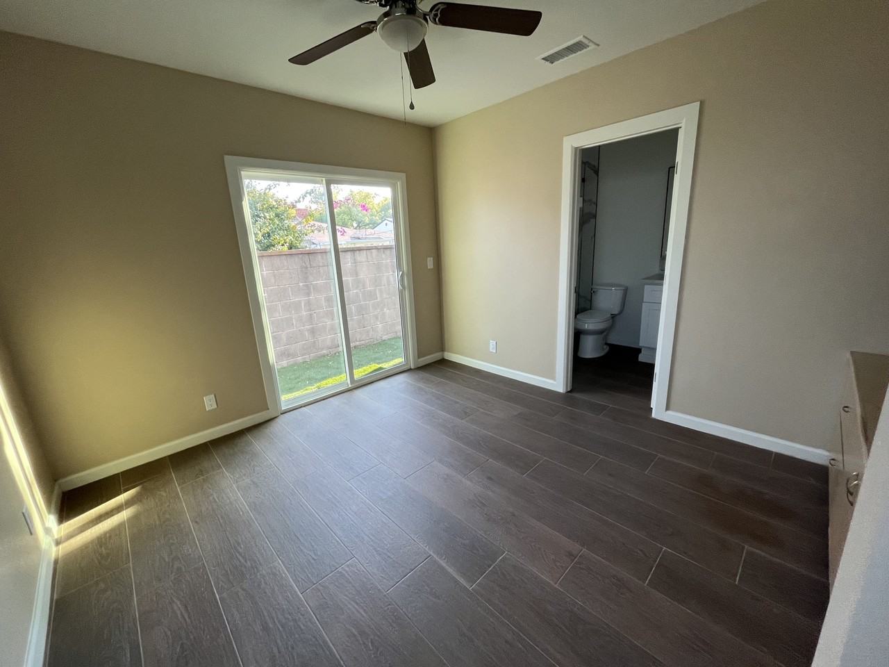 13836 Cohasset Street - Photo 5 of 18