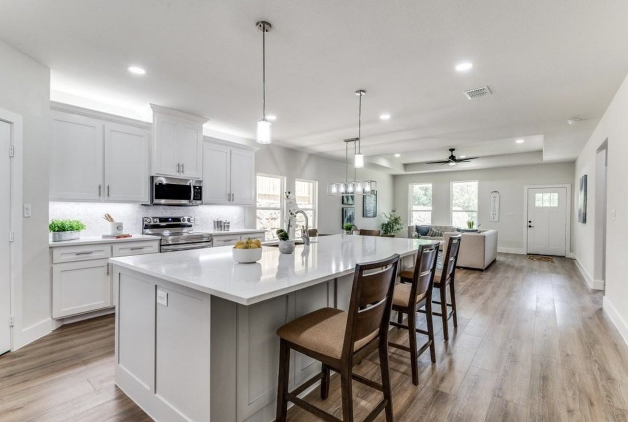 2601 Hutchinson Street - Photo 5 of 12