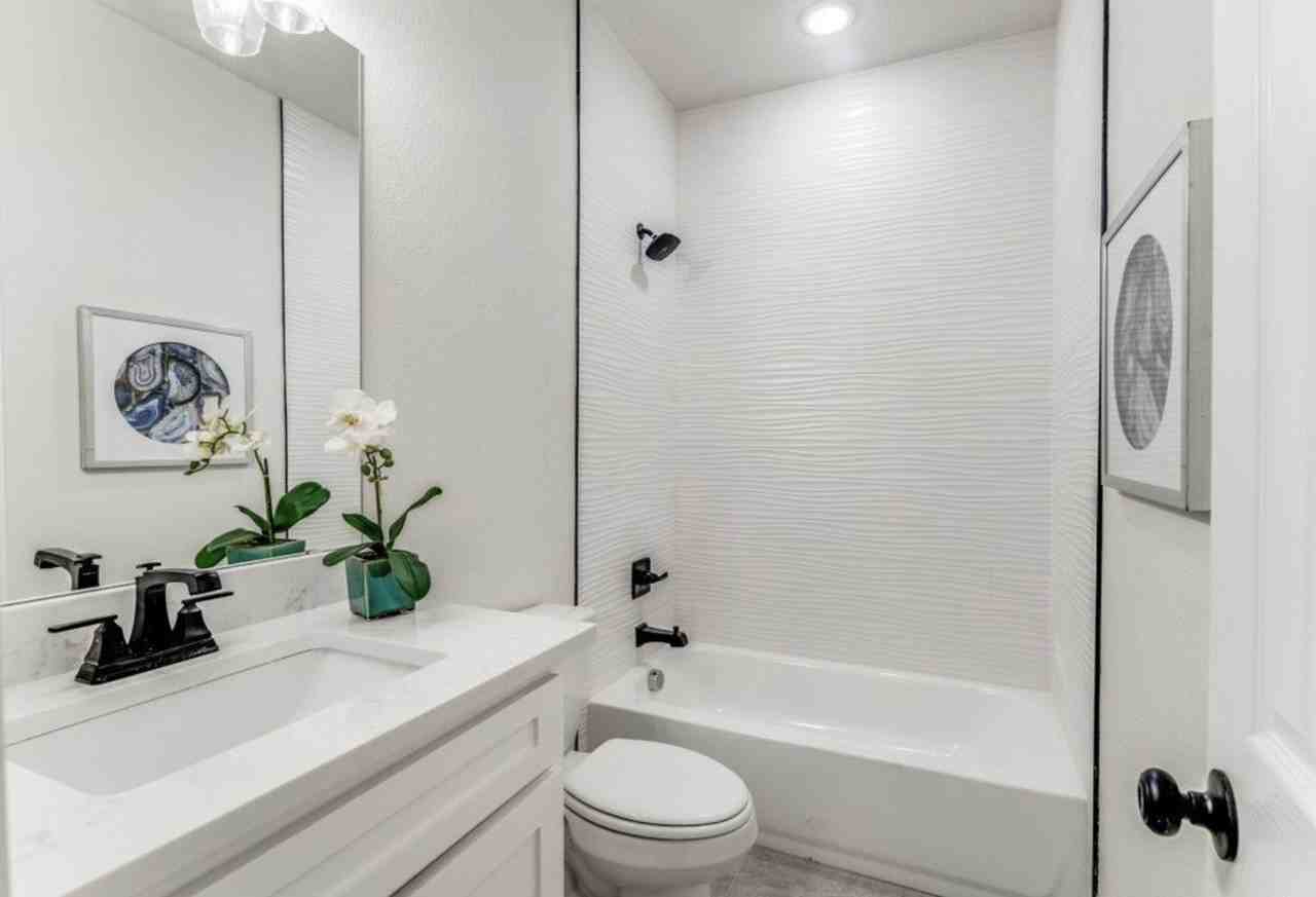 2601 Hutchinson Street - Photo 7 of 12