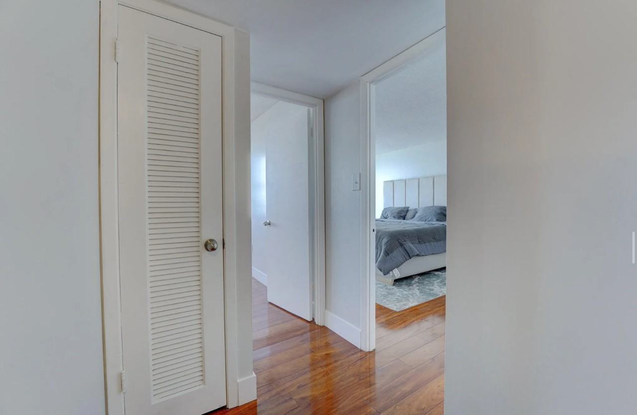 18061 Biscayne Blvd - Photo 6 of 17