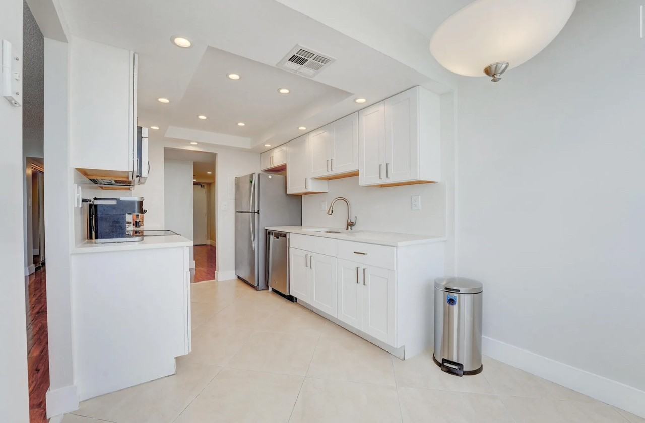 18061 Biscayne Blvd - Photo 4 of 17