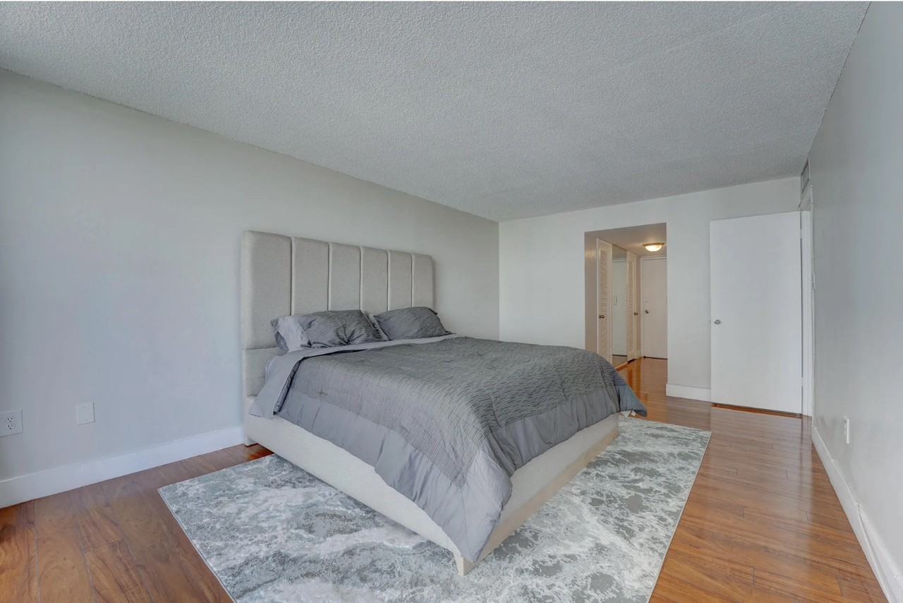 18061 Biscayne Blvd - Photo 7 of 17