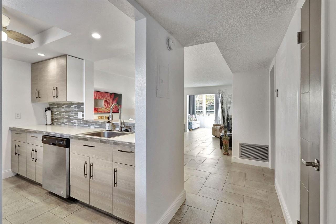330 Ne 26th Ave #108