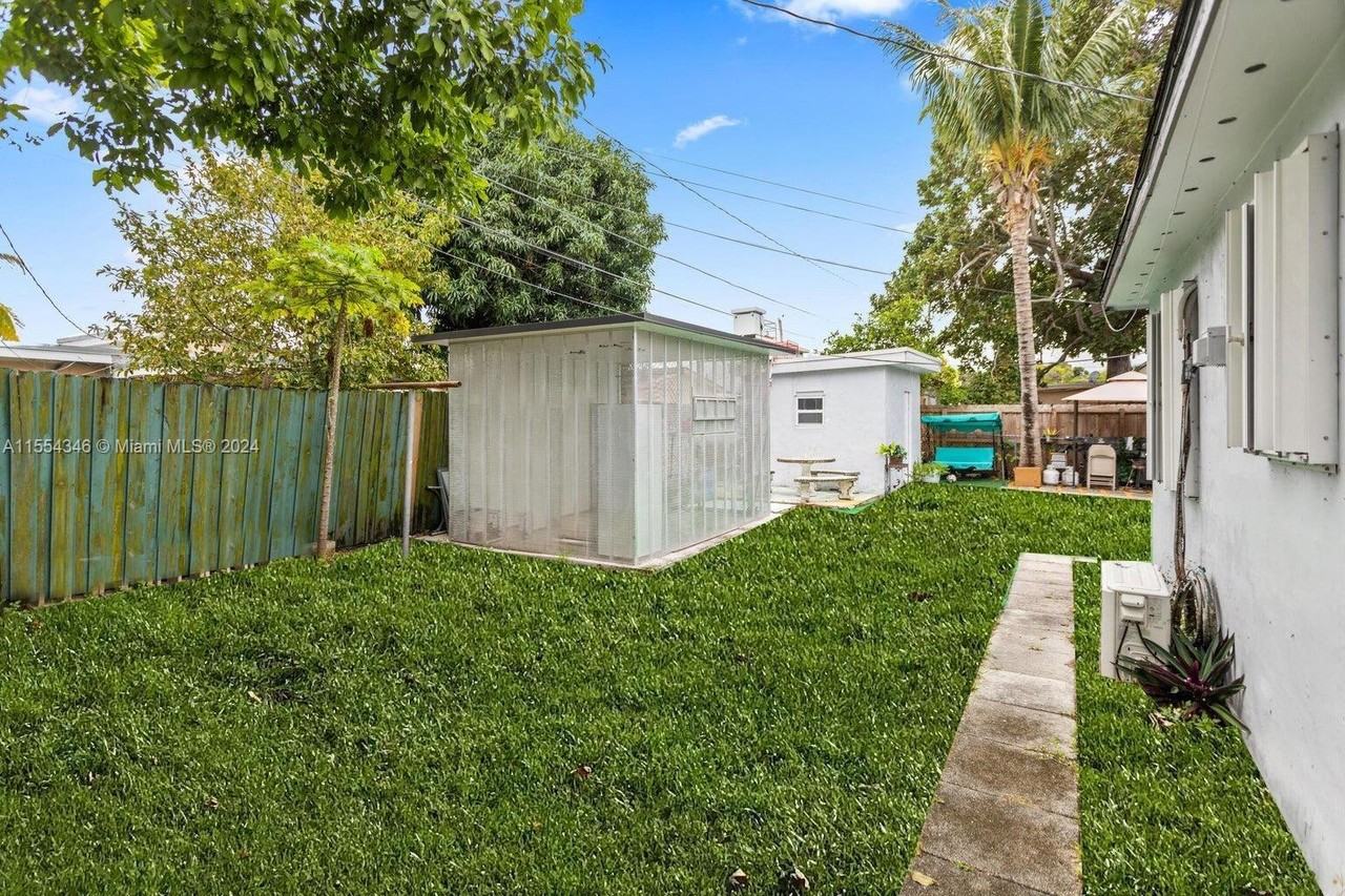 6840 Sw 3rd St #1 - Photo 3 of 8