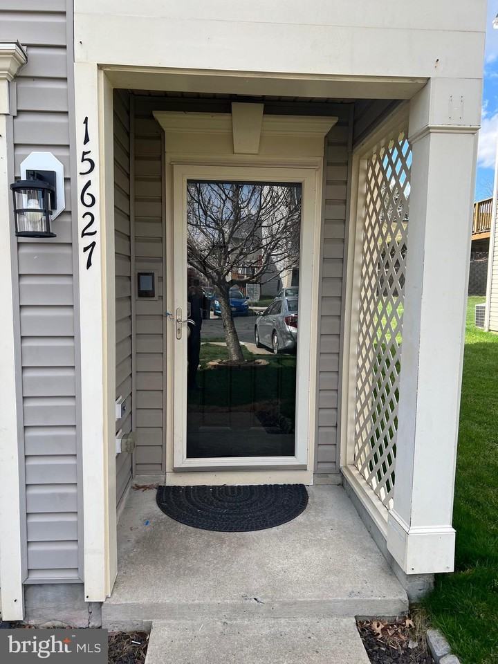 15627 John Diskin Cir - Photo 2 of 40