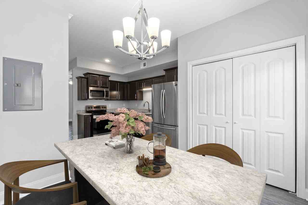 Biltmore Luxury Townhomes - Photo 4 of 37