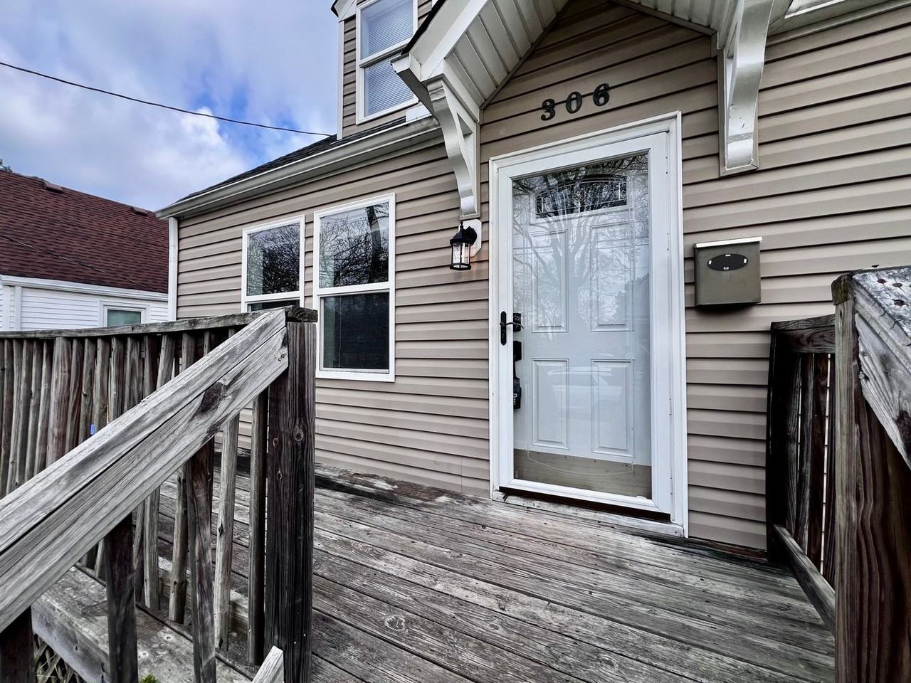 306 E Leicester Ave - Photo 2 of 16