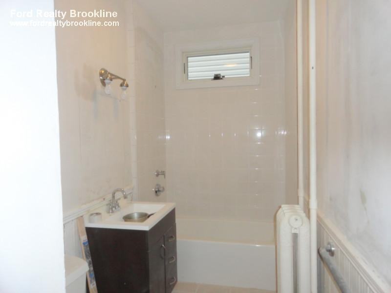 102 Franklin St #2 - Photo 6 of 8