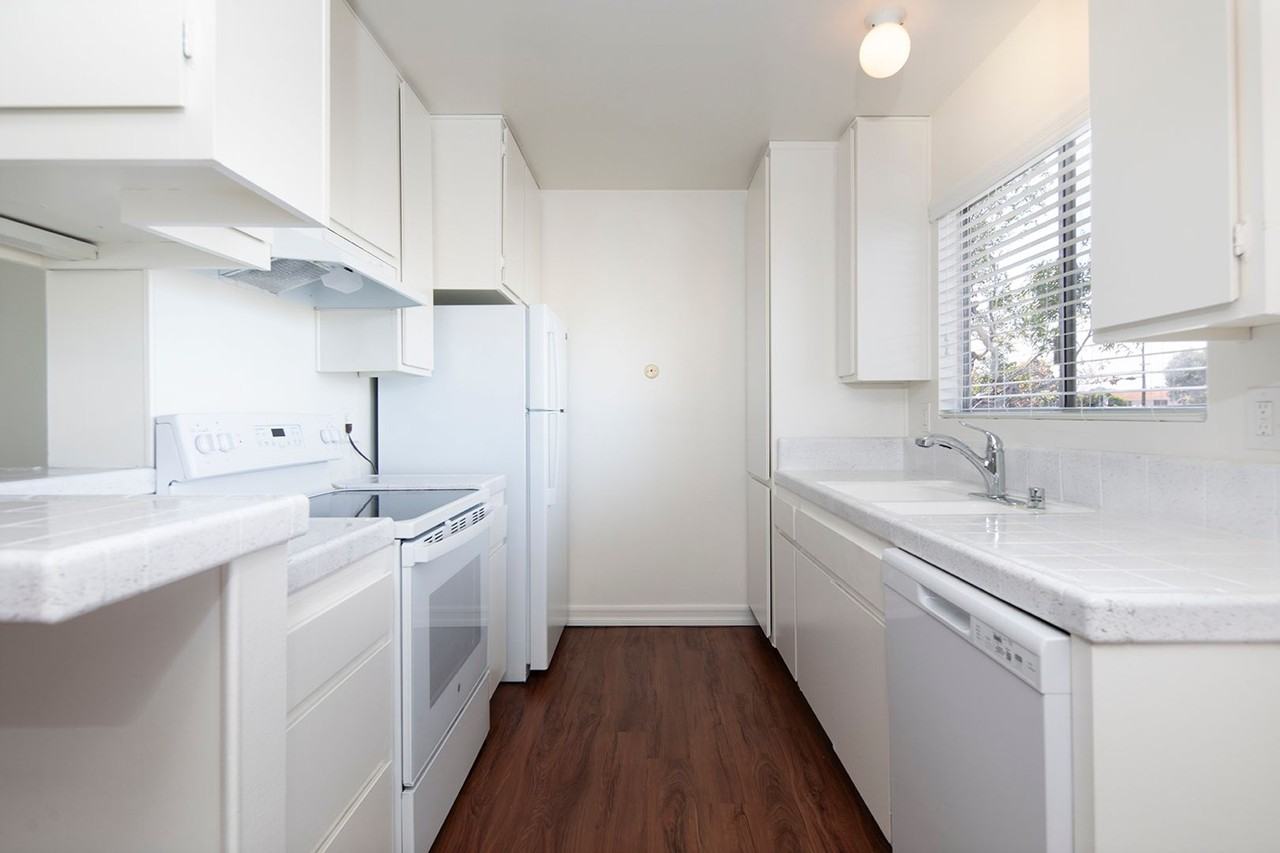 San Remo Court - Photo 4 of 22