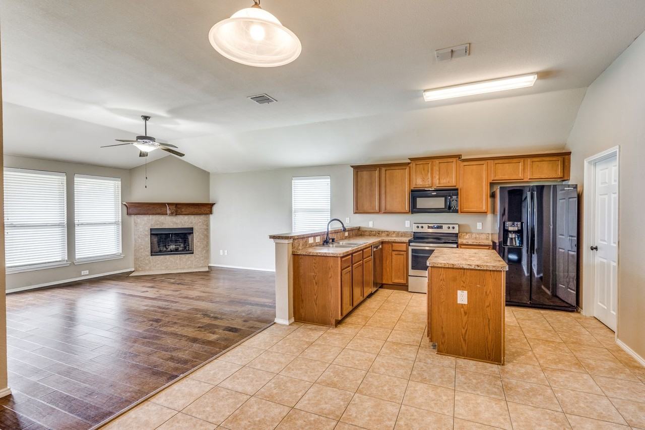 1301 Red River Dr - Photo 2 of 25
