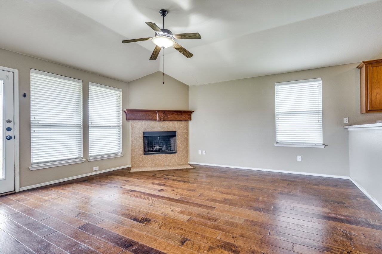 1301 Red River Dr - Photo 3 of 25