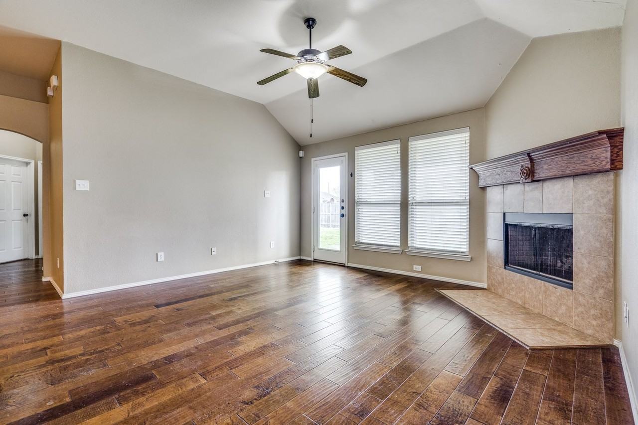 1301 Red River Dr - Photo 4 of 25