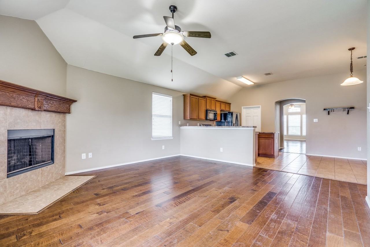 1301 Red River Dr - Photo 5 of 25