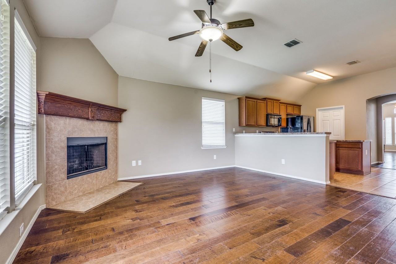 1301 Red River Dr - Photo 6 of 25