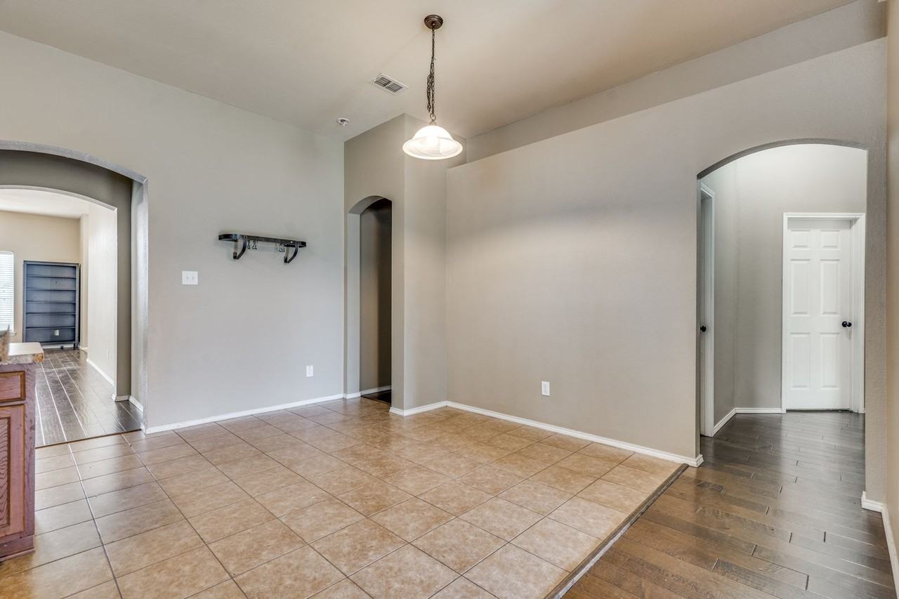 1301 Red River Dr - Photo 7 of 25