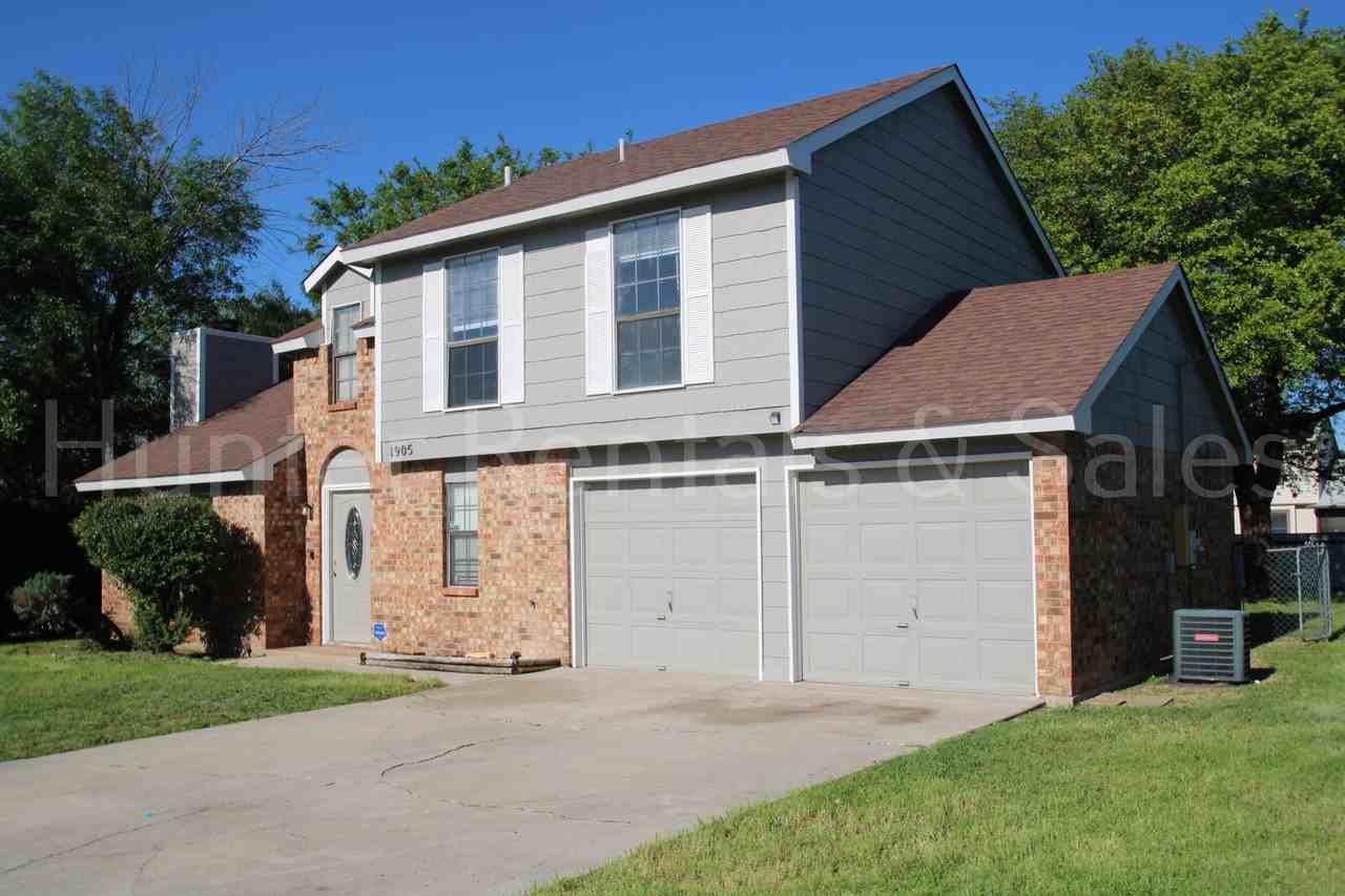 1905 Meadowbrook Dr - Photo 2 of 22