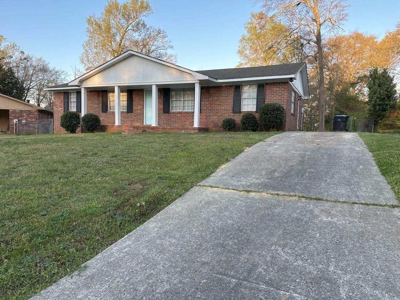 2609 Dublin Dr - Photo 2 of 10