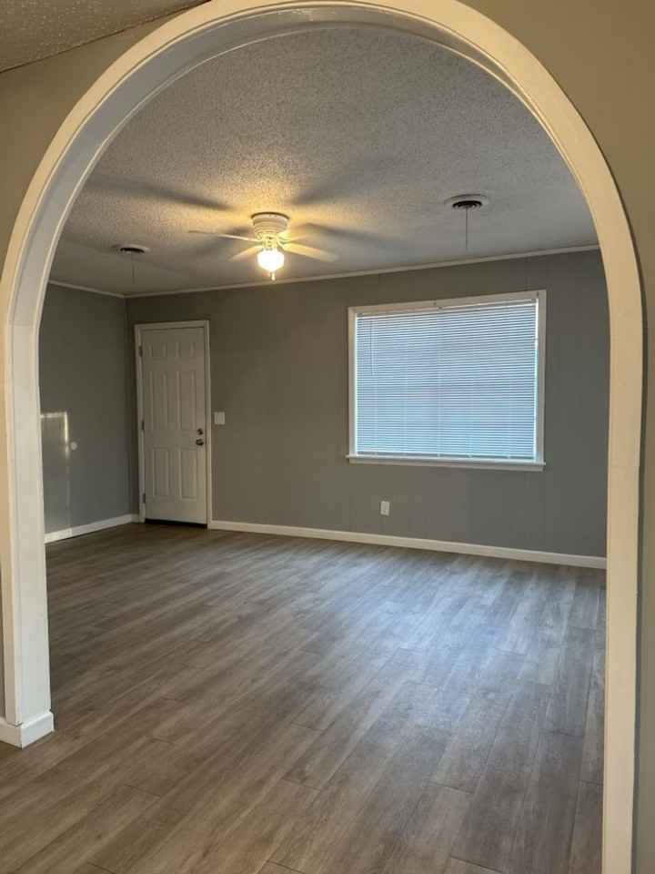 2609 Dublin Dr - Photo 3 of 10