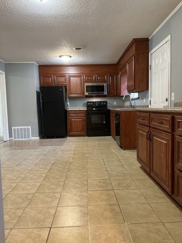 2609 Dublin Dr - Photo 4 of 10