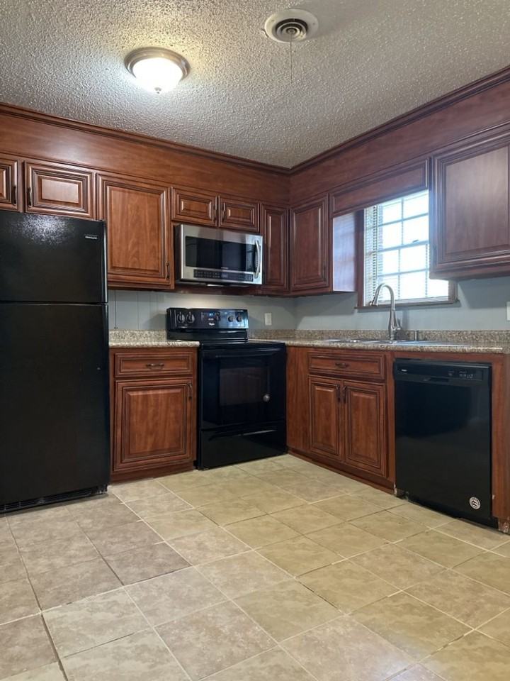 2609 Dublin Dr - Photo 5 of 10