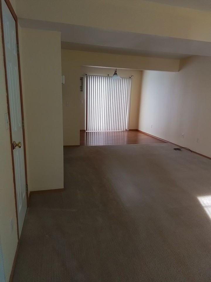 Great 2 level 3 bedroom 2 bath units - Photo 3 of 23