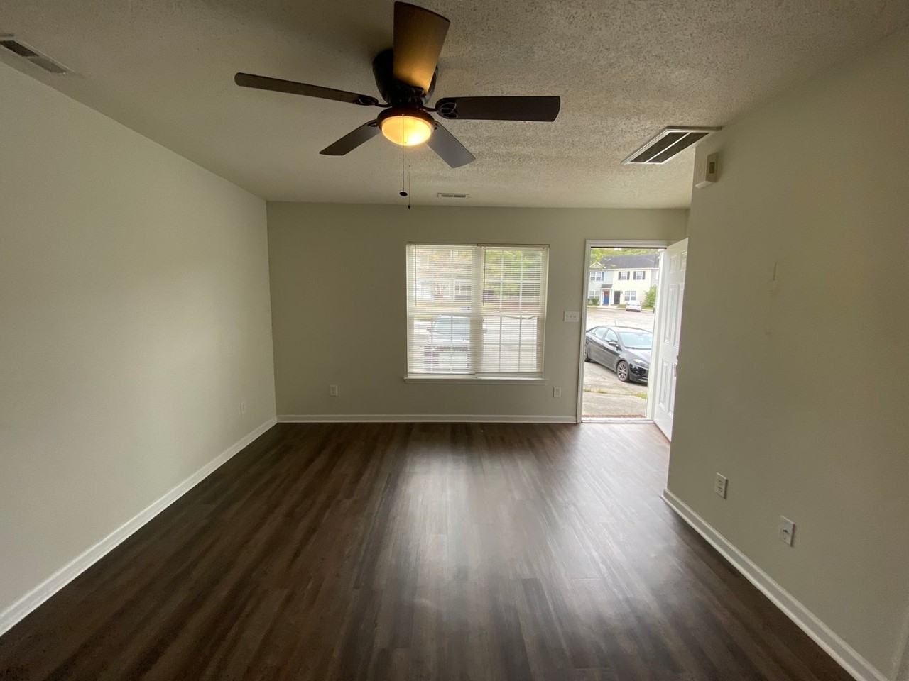 326 Bracken Pl - Photo 2 of 12
